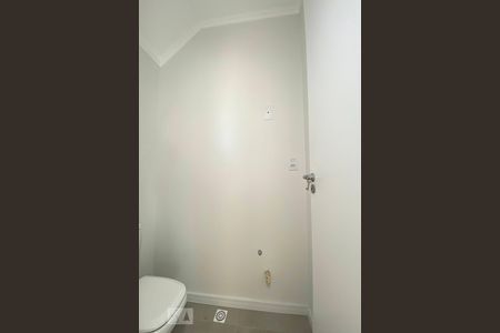 Casa de condomínio à venda com 108m², 3 quartos e 2 vagasLavabo