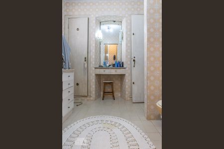 Casa à venda com 360m², 4 quartos e 6 vagas Casa à venda com 360m², 4 quartos e 6 vagasBanheiro 1