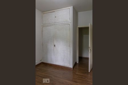 Casa à venda com 360m², 4 quartos e 6 vagas Casa à venda com 360m², 4 quartos e 6 vagasQuarto 2