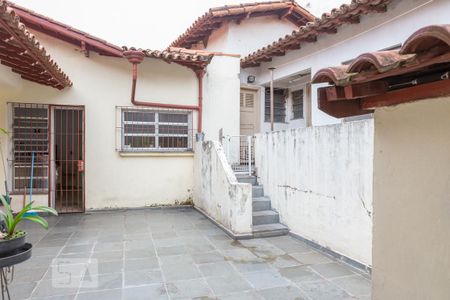 Casa à venda com 360m², 4 quartos e 6 vagas Casa à venda com 360m², 4 quartos e 6 vagasQuintal