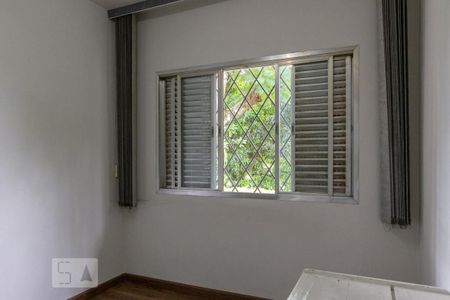 Casa à venda com 360m², 4 quartos e 6 vagas Casa à venda com 360m², 4 quartos e 6 vagasQuarto 2