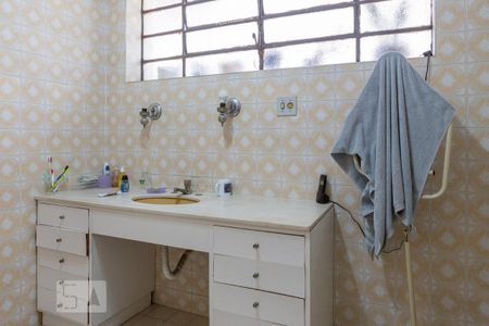 Casa à venda com 360m², 4 quartos e 6 vagas Casa à venda com 360m², 4 quartos e 6 vagasBanheiro 1