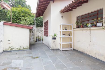 Casa à venda com 360m², 4 quartos e 6 vagas Casa à venda com 360m², 4 quartos e 6 vagasQuintal