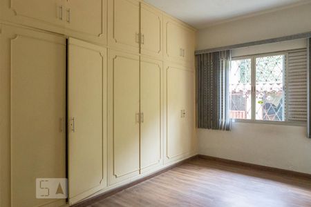 Casa à venda com 360m², 4 quartos e 6 vagas Casa à venda com 360m², 4 quartos e 6 vagasQuarto 3