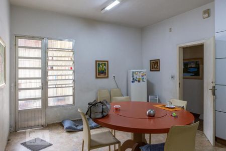 Casa à venda com 360m², 4 quartos e 6 vagas Casa à venda com 360m², 4 quartos e 6 vagasCopa