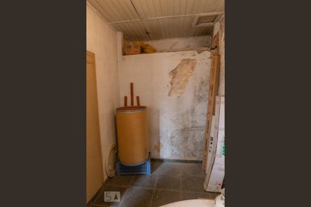 Casa à venda com 360m², 4 quartos e 6 vagas Casa à venda com 360m², 4 quartos e 6 vagasQuarto de Serviço