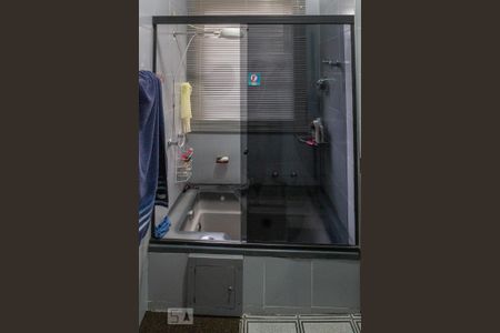 Casa à venda com 360m², 4 quartos e 6 vagas Casa à venda com 360m², 4 quartos e 6 vagasBanheiro da Suíte