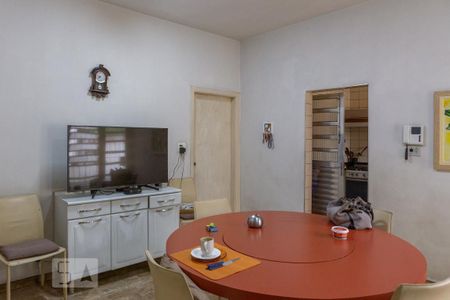 Casa à venda com 360m², 4 quartos e 6 vagas Casa à venda com 360m², 4 quartos e 6 vagasCopa