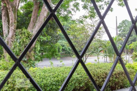 Casa à venda com 360m², 4 quartos e 6 vagas Casa à venda com 360m², 4 quartos e 6 vagasSuíte