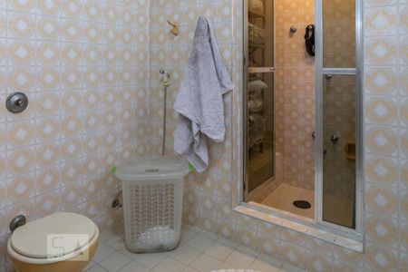 Casa à venda com 360m², 4 quartos e 6 vagas Casa à venda com 360m², 4 quartos e 6 vagasBanheiro 1