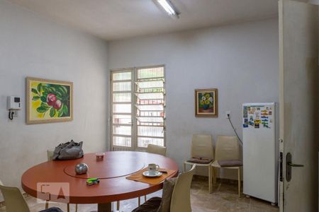 Casa à venda com 360m², 4 quartos e 6 vagas Casa à venda com 360m², 4 quartos e 6 vagasCopa