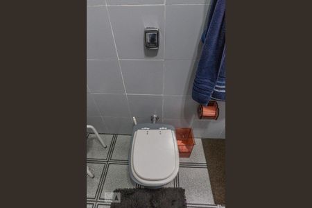 Casa à venda com 360m², 4 quartos e 6 vagas Casa à venda com 360m², 4 quartos e 6 vagasBanheiro da Suíte