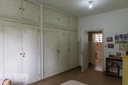 Casa à venda com 360m², 4 quartos e 6 vagas Casa à venda com 360m², 4 quartos e 6 vagasSuíte