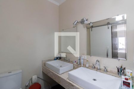 Casa à venda com 263m², 5 quartos e 3 vagasBanheiro da Suíte 1