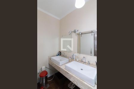 Casa à venda com 263m², 5 quartos e 3 vagasBanheiro da Suíte 1