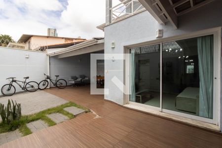 Casa à venda com 263m², 5 quartos e 3 vagasGaragem