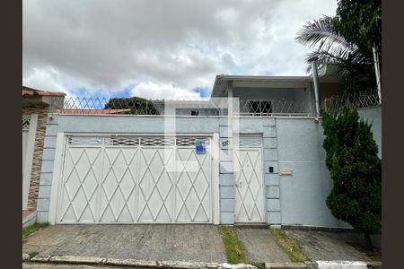 Casa à venda com 263m², 5 quartos e 3 vagasFachada