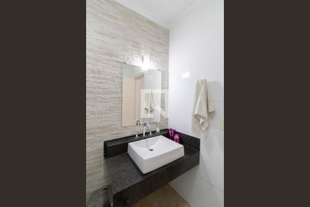 Casa à venda com 263m², 5 quartos e 3 vagasBanheiro da Suíte 2