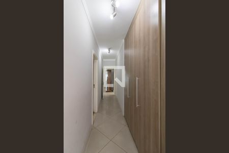 Casa à venda com 263m², 5 quartos e 3 vagasCorredor