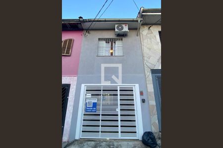 Casa à venda com 120m², 3 quartos e 1 vaga Casa à venda com 120m², 3 quartos e 1 vagaFachada
