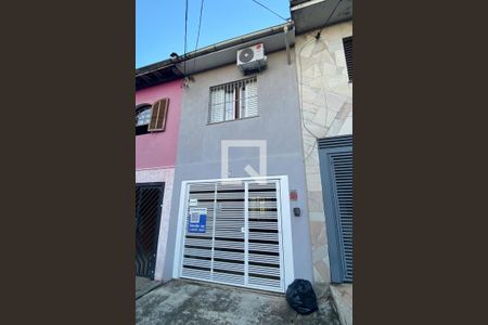 Casa à venda com 120m², 3 quartos e 1 vaga Casa à venda com 120m², 3 quartos e 1 vagaFachada