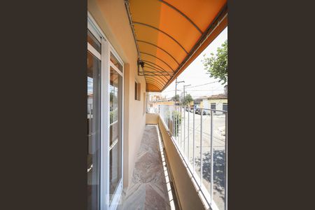 Sacada de casa à venda com 2 quartos, 195m² em Vila Carbone, São Paulo