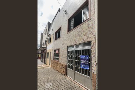 Casa à venda com 110m², 3 quartos e 1 vaga Casa à venda com 110m², 3 quartos e 1 vagaFachada