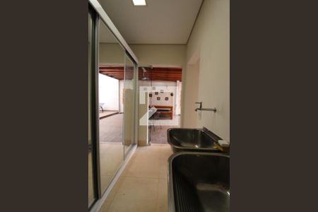 Casa à venda com 240m², 3 quartos e 4 vagasÁrea de Serviço