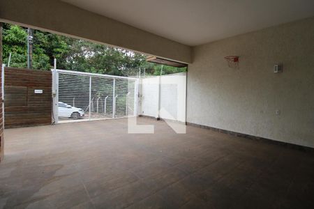 Casa à venda com 240m², 3 quartos e 4 vagasEntrada e Garagem