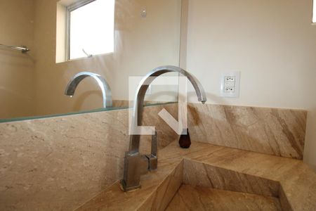 Casa à venda com 240m², 3 quartos e 4 vagasBanheiro Social