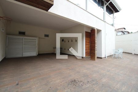 Casa à venda com 240m², 3 quartos e 4 vagasEntrada e Garagem