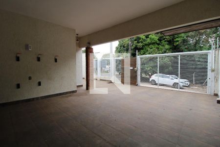Casa à venda com 240m², 3 quartos e 4 vagasEntrada e Garagem