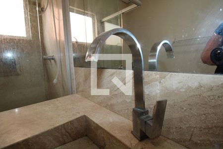 Casa à venda com 240m², 3 quartos e 4 vagasBanheiro da Suíte