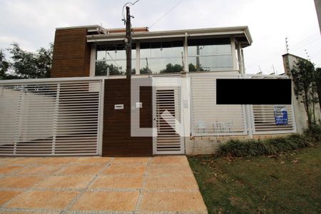 Casa à venda com 240m², 3 quartos e 4 vagasFacahda