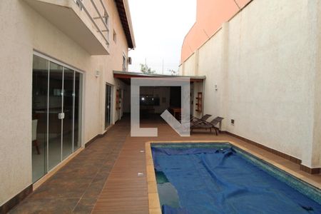Casa à venda com 240m², 3 quartos e 4 vagasQuintal