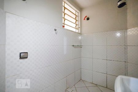 Banheiro de kitnet/studio para alugar com 1 quarto, 40m² em Centro, São Paulo