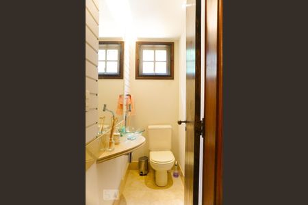 Casa de condomínio à venda com 263m², 4 quartos e 3 vagas Casa de condomínio à venda com 263m², 4 quartos e 3 vagasLavabo