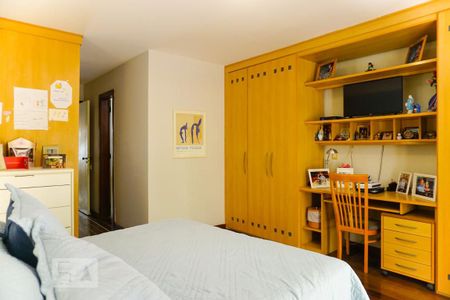 Casa de condomínio à venda com 263m², 4 quartos e 3 vagas Casa de condomínio à venda com 263m², 4 quartos e 3 vagasSuíte 2