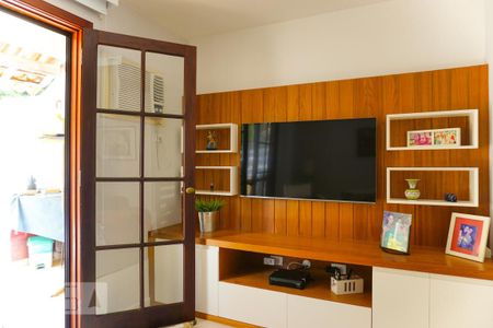 Casa de condomínio à venda com 263m², 4 quartos e 3 vagasSala de TV