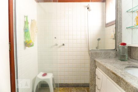 Casa de condomínio à venda com 263m², 4 quartos e 3 vagas Casa de condomínio à venda com 263m², 4 quartos e 3 vagasBanheiro da Suíte 2