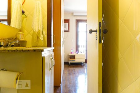 Casa de condomínio à venda com 263m², 4 quartos e 3 vagas Casa de condomínio à venda com 263m², 4 quartos e 3 vagasBanheiro da Suíte 1