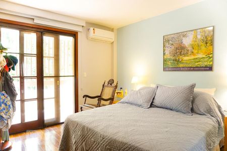 Casa de condomínio à venda com 263m², 4 quartos e 3 vagas Casa de condomínio à venda com 263m², 4 quartos e 3 vagasSuíte 2