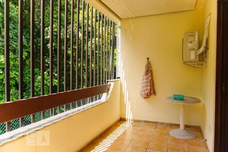 Casa de condomínio à venda com 263m², 4 quartos e 3 vagas Casa de condomínio à venda com 263m², 4 quartos e 3 vagasVaranda da Suíte 2