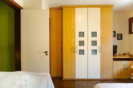 Casa de condomínio à venda com 263m², 4 quartos e 3 vagas Casa de condomínio à venda com 263m², 4 quartos e 3 vagasSuíte 1