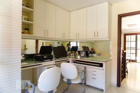 Casa de condomínio à venda com 263m², 4 quartos e 3 vagasQuarto