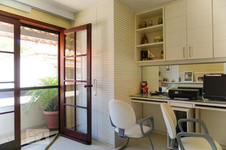 Casa de condomínio à venda com 263m², 4 quartos e 3 vagasQuarto