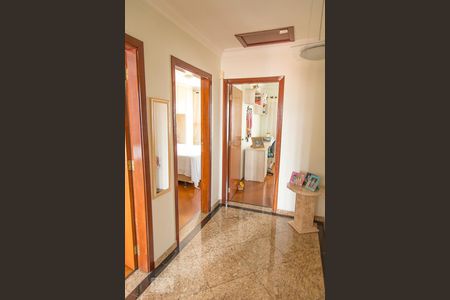 Casa à venda com 157m², 3 quartos e 3 vagas Casa à venda com 157m², 3 quartos e 3 vagasCorredor