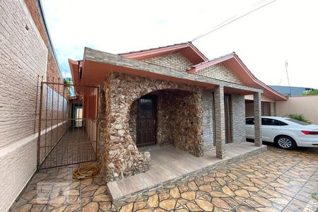 Casa à venda com 280m², 4 quartos e 4 vagasFachada