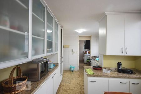 Apartamento à venda com 370m², 5 quartos e 4 vagas Apartamento à venda com 370m², 5 quartos e 4 vagasCozinha
