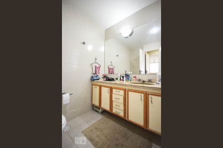 Apartamento à venda com 370m², 5 quartos e 4 vagas Apartamento à venda com 370m², 5 quartos e 4 vagasBanheiro suíte 1